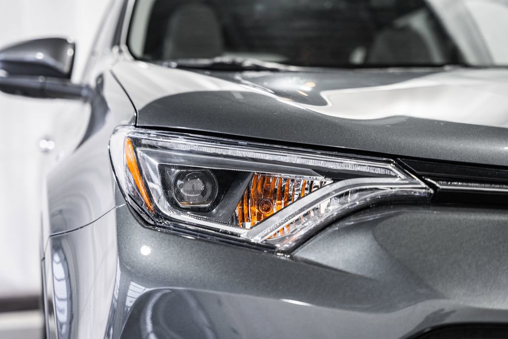 Used 2016 Toyota RAV4 Limited w/ Advanced Technology Package image 10