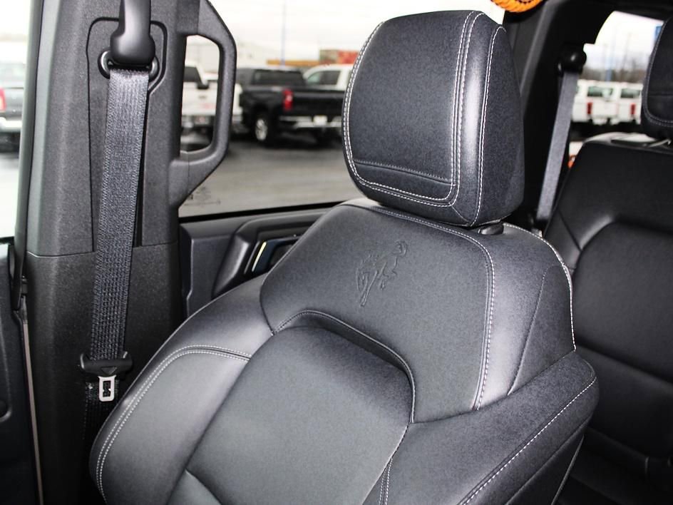 Used 2025 Ford Bronco Badlands image 46