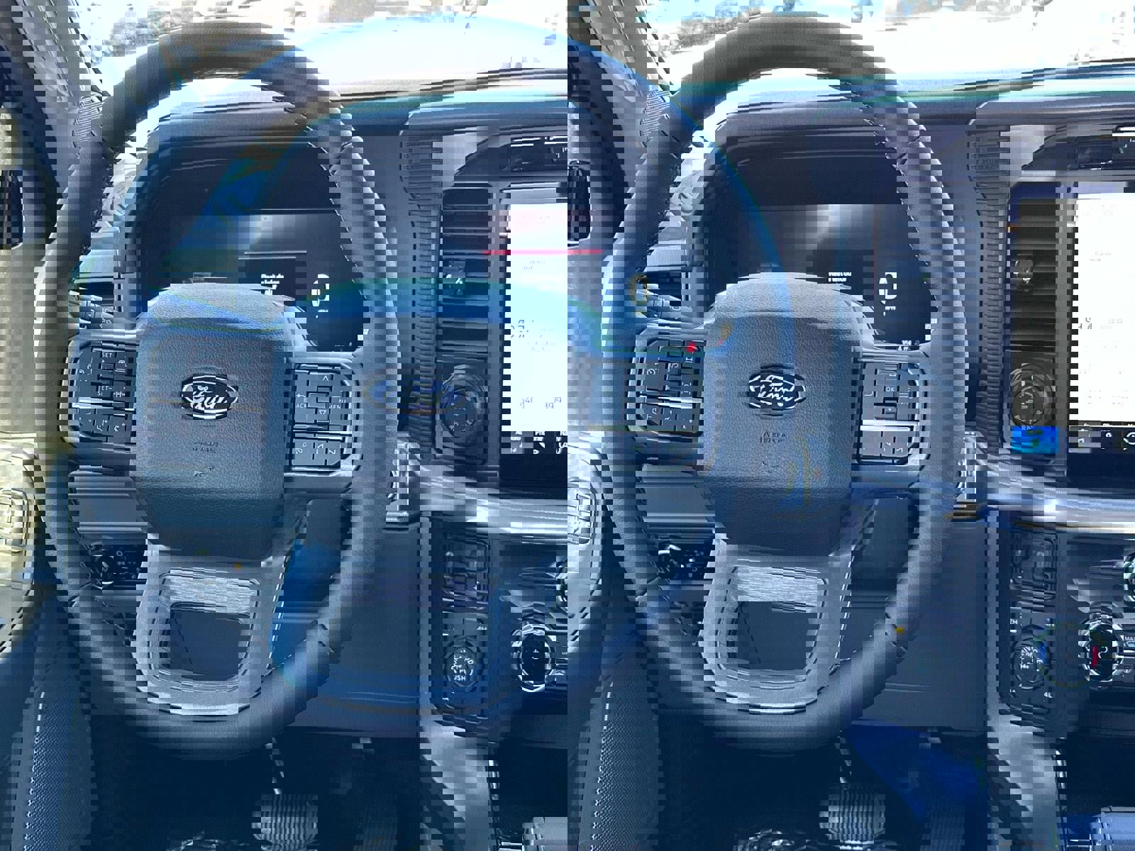 New 2025 Ford F150 Lariat w/ Equipment Group 502A High image 56