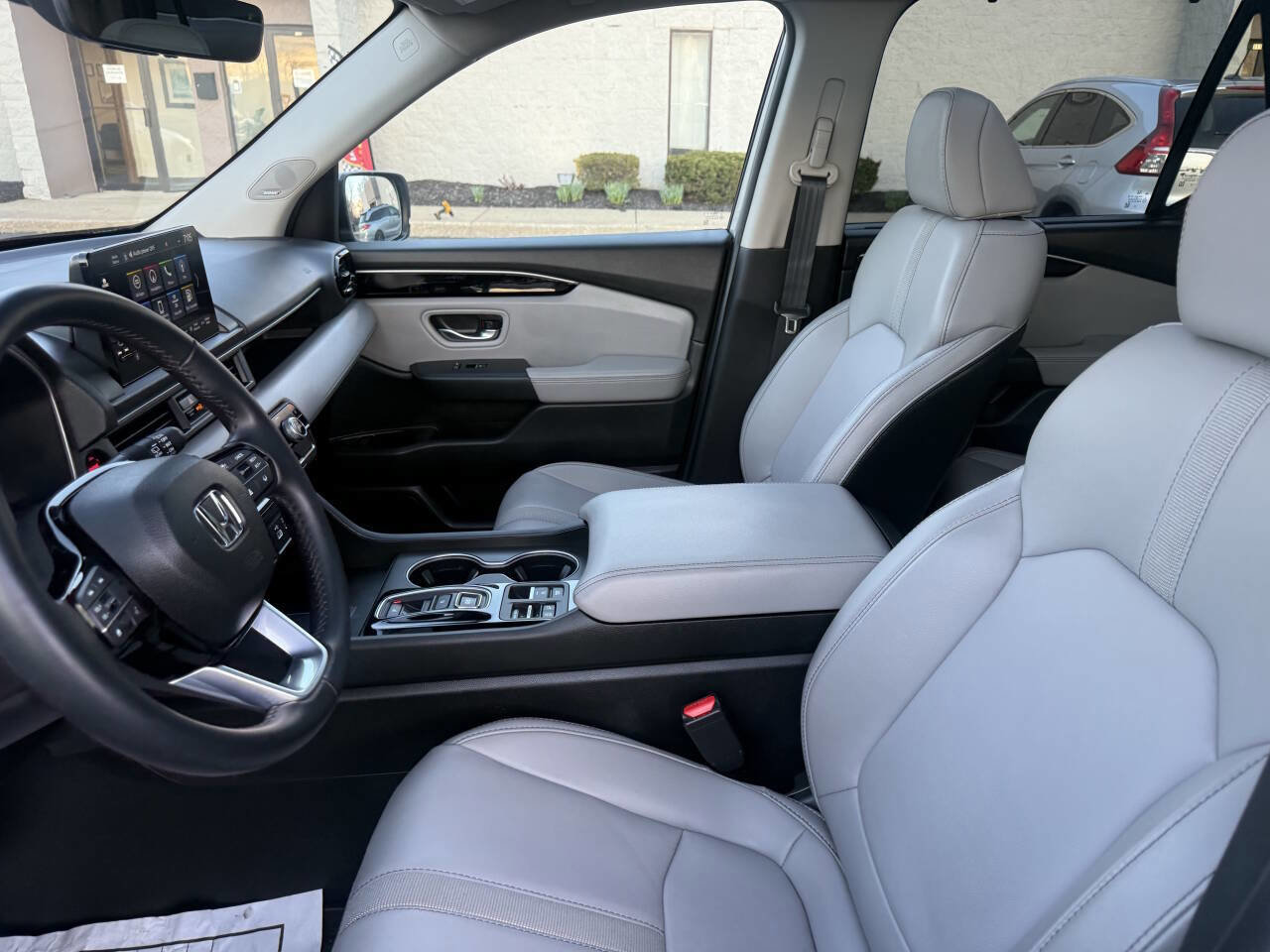 Used 2025 Honda Pilot Touring image 18