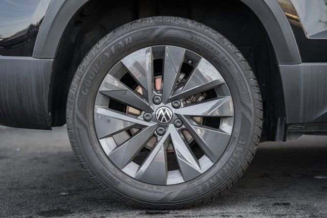 Used 2024 Volkswagen Taos S w/ MDO Package image 19