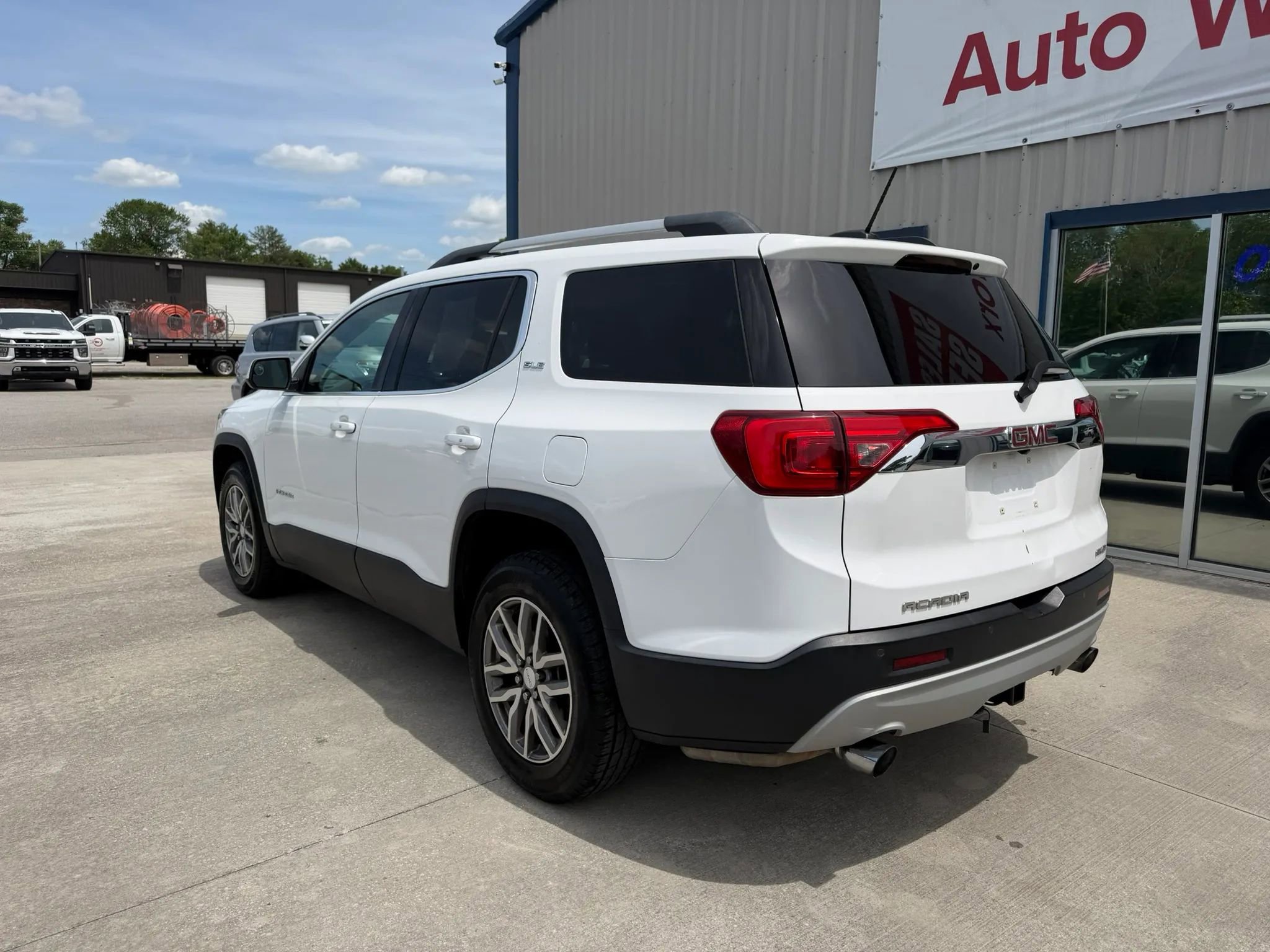 Used 2017 GMC Acadia SLE w/ Driver Alert Package I AWD/4WD image 21