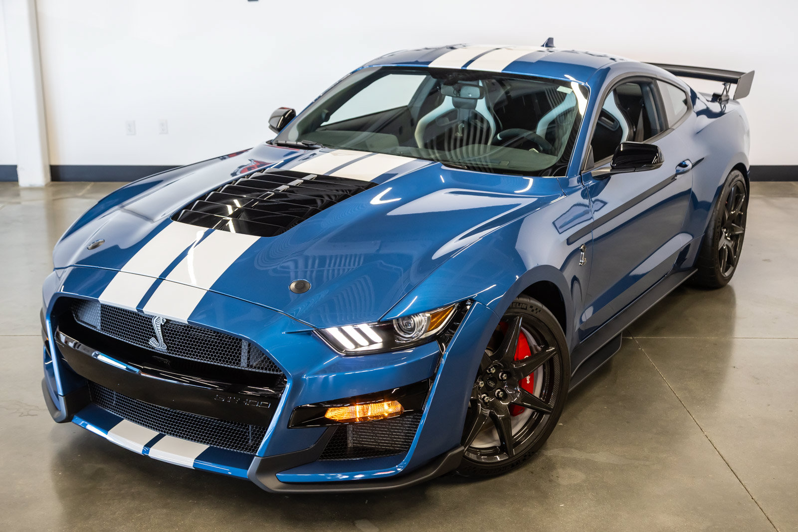 Used 2020 Ford Mustang Shelby GT500 w/ Carbon Fiber Track Pack RWD image 6