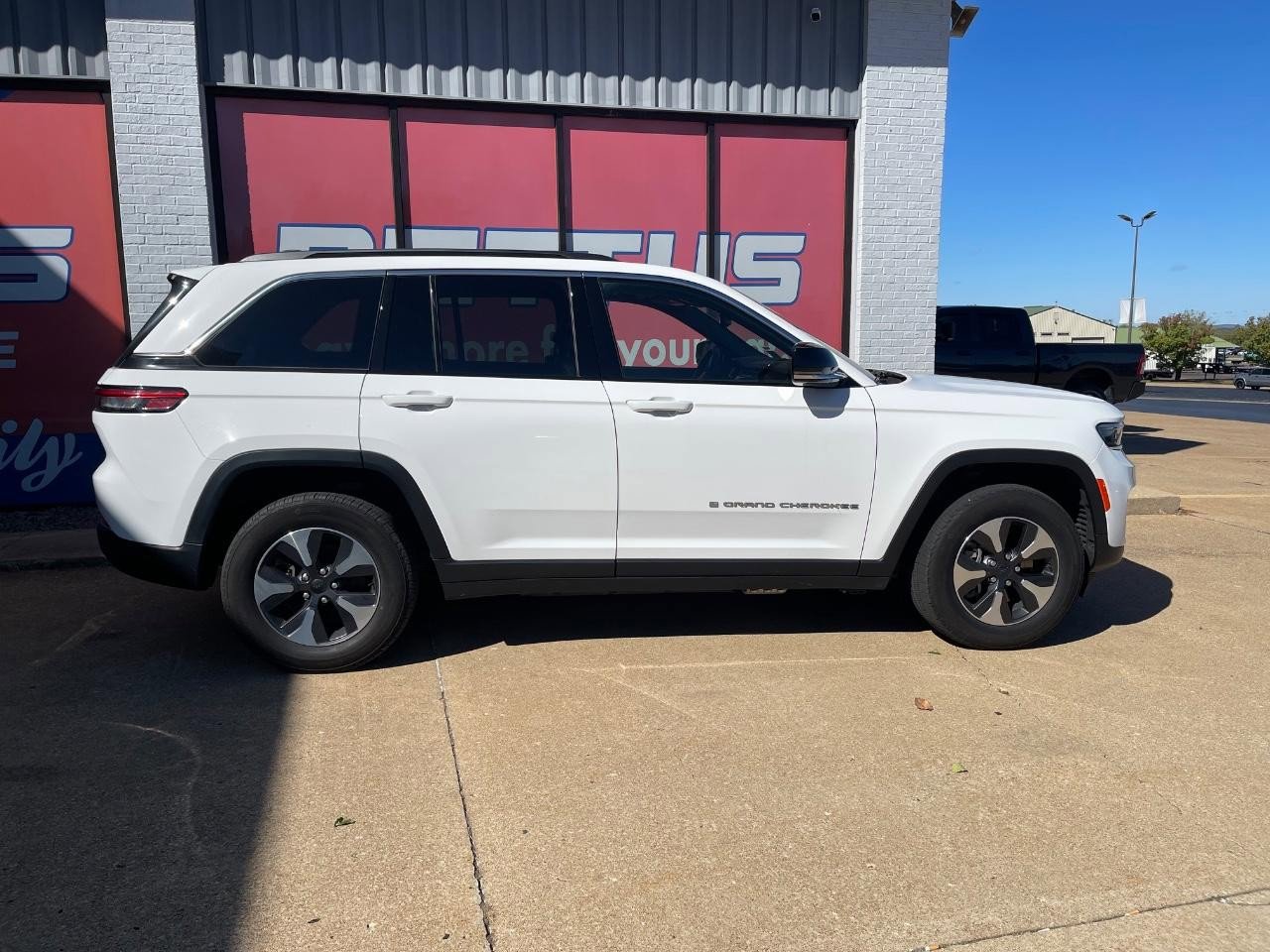 Used 2024 Jeep Grand Cherokee Limited 4xe image 7