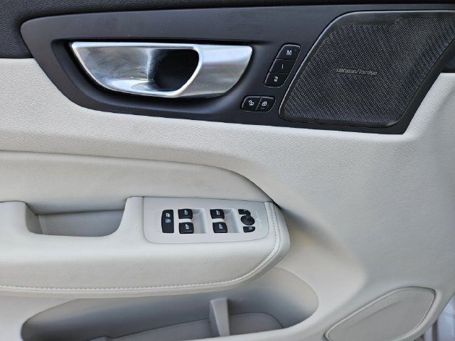 Certified 2024 Volvo XC60 T8 Plus w/ Protection Package Premier AWD/4WD image 20