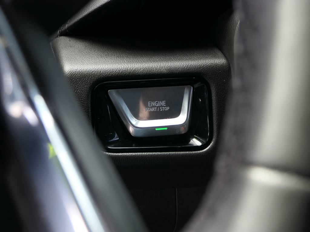 Used 2025 GMC Yukon XL Denali RWD image 17
