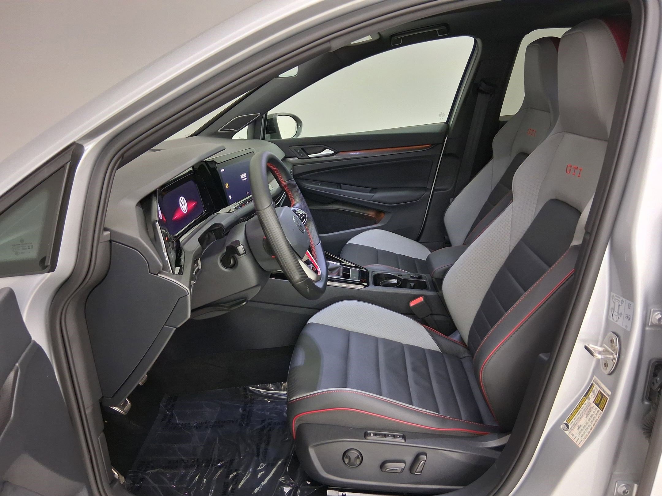 Used 2024 Volkswagen GTI SE image 3
