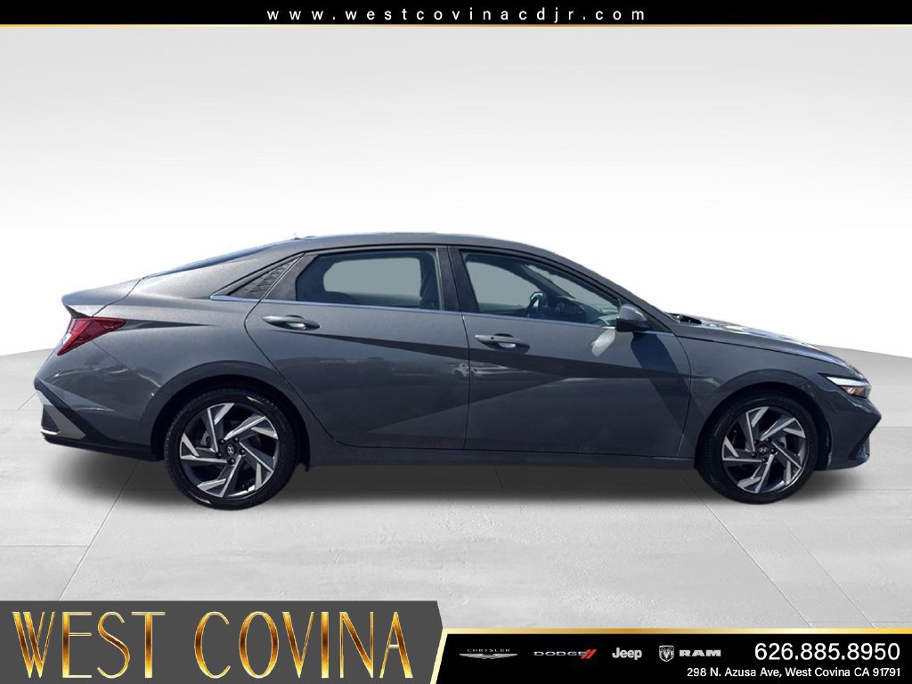 Used 2025 Hyundai Elantra SEL FWD image 12