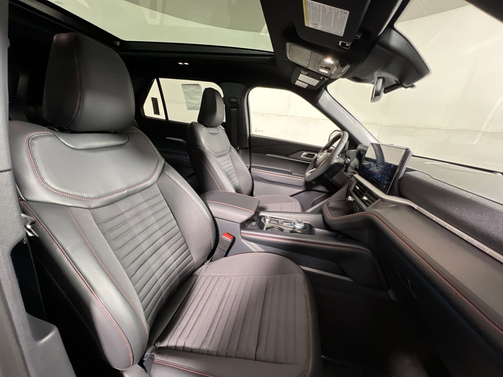 New 2026 Ford Explorer ST-Line w/ ST-Line Street Pack image 28