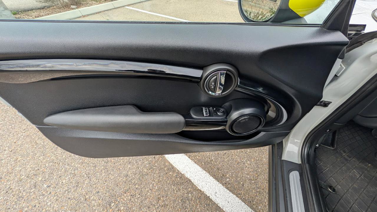 Used 2020 MINI Cooper SE image 10