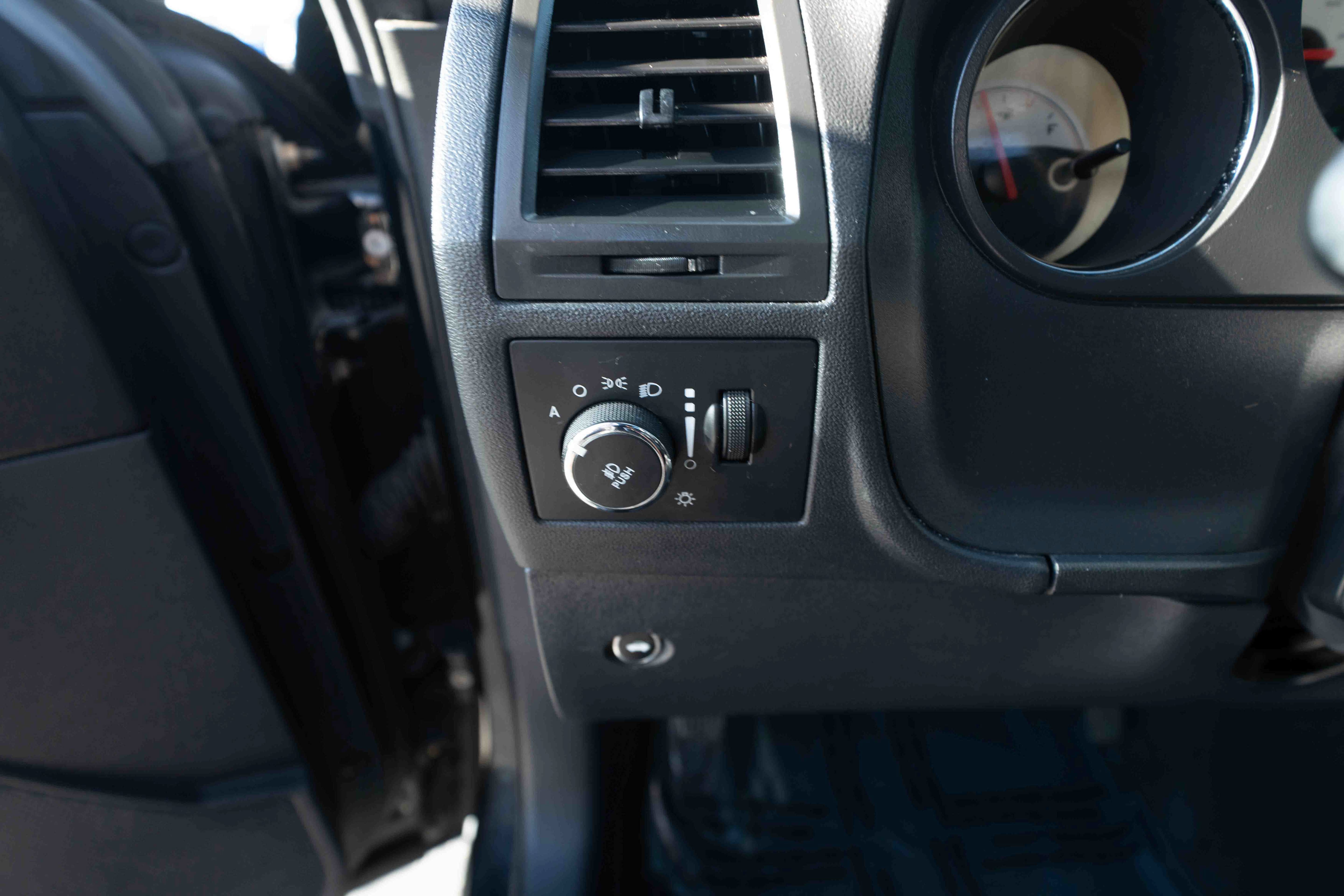 Used 2014 Dodge Challenger SXT RWD image 11