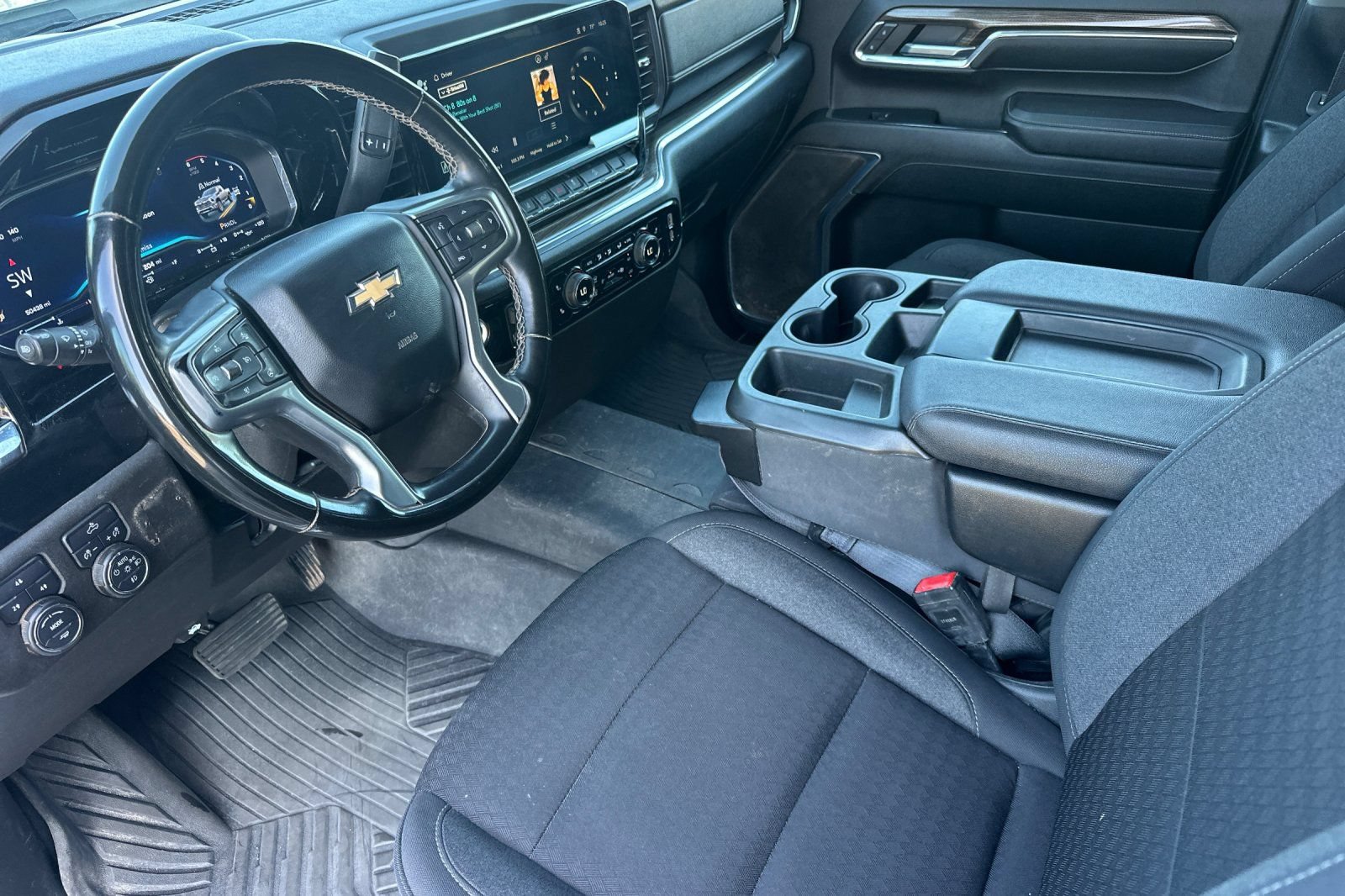 Used 2024 Chevrolet Silverado 2500 LT AWD/4WD image 10