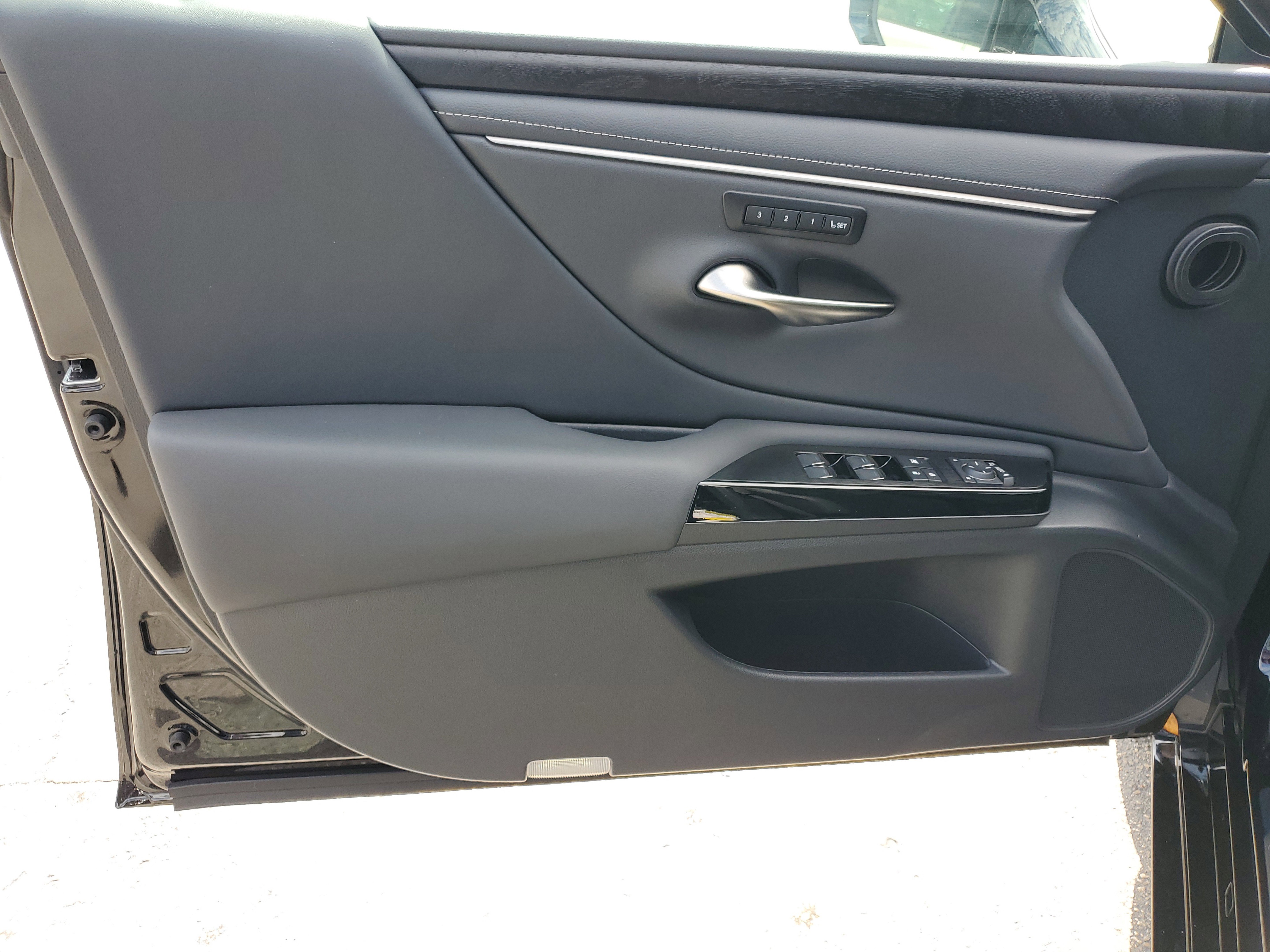 Used 2024 Lexus ES 350 w/ Premium Package image 28