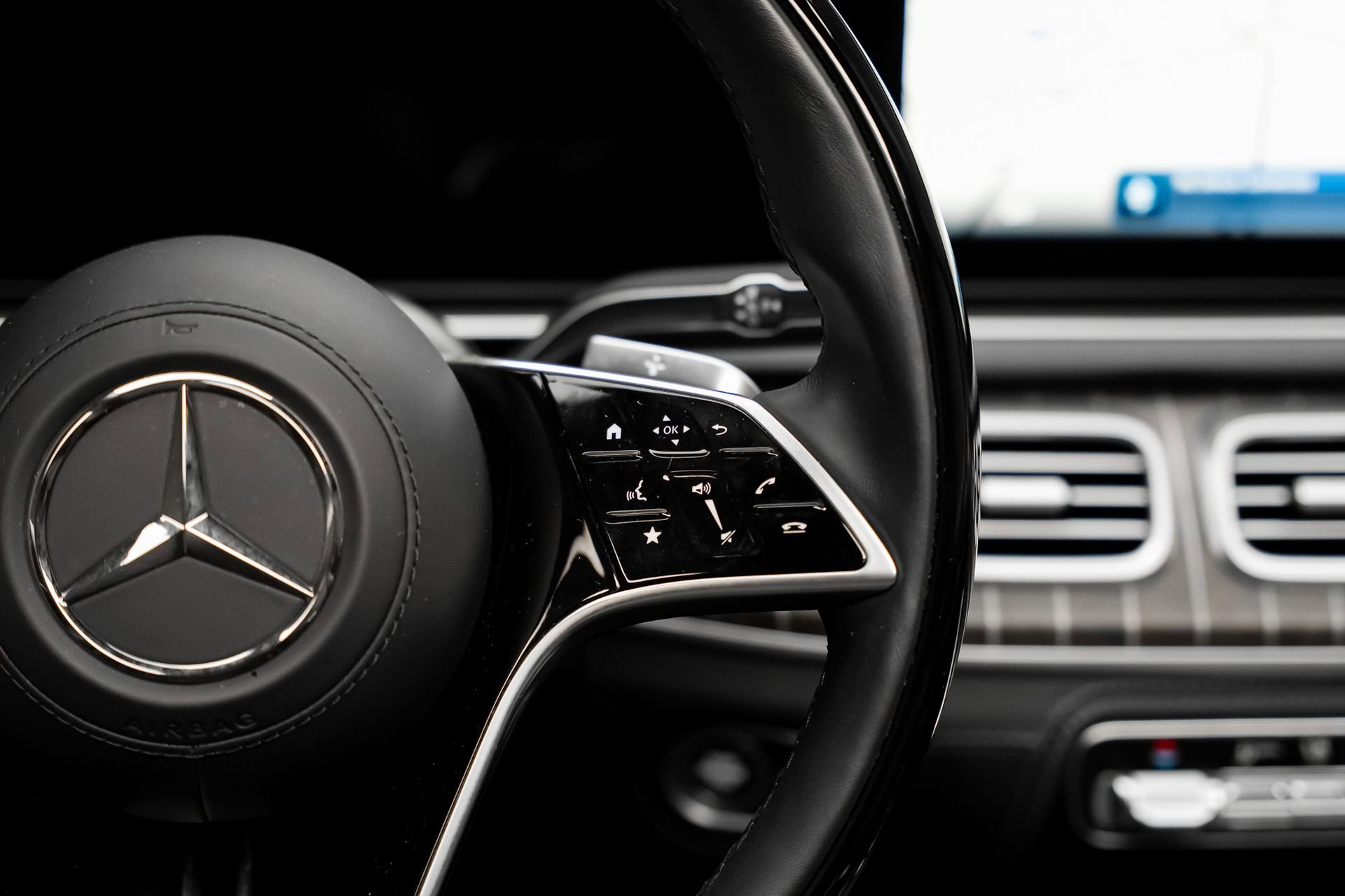 Used 2025 Mercedes-Benz Maybach GLS 600 4MATIC image 48