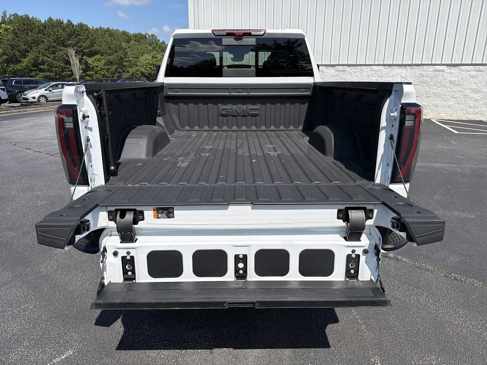 Used 2025 GMC Sierra 2500 AT4 w/ AT4 Premium Plus Package AWD/4WD image 36