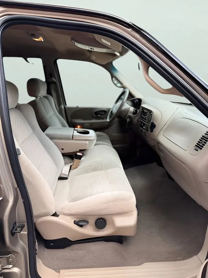 Used 2001 Ford F150 Lariat RWD image 23