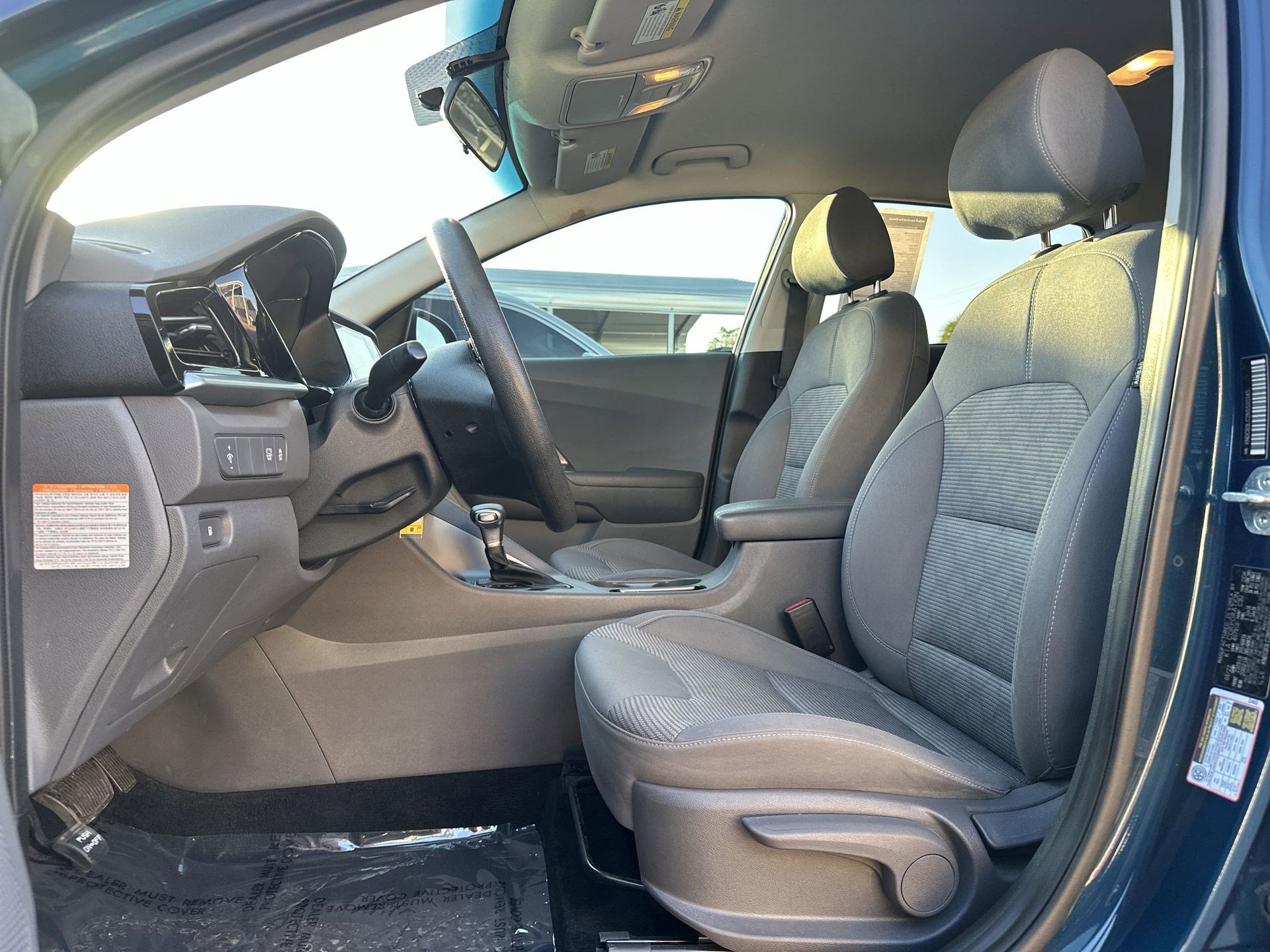 Used 2022 Kia Niro LX image 13