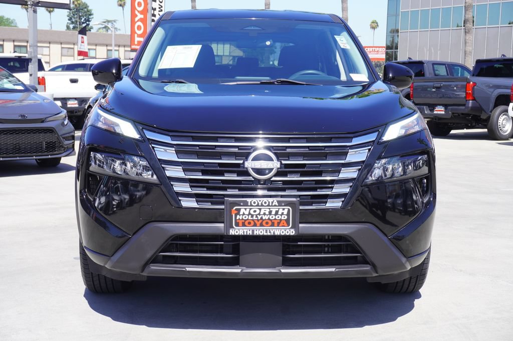 Used 2024 Nissan Rogue SV FWD image 3