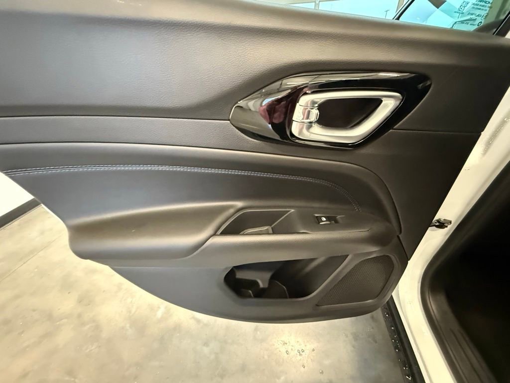 New 2026 Jeep Compass Latitude image 13