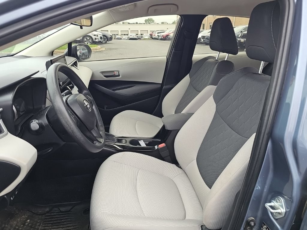 Used 2022 Toyota Corolla LE w/ LE Convenience Package FWD image 3