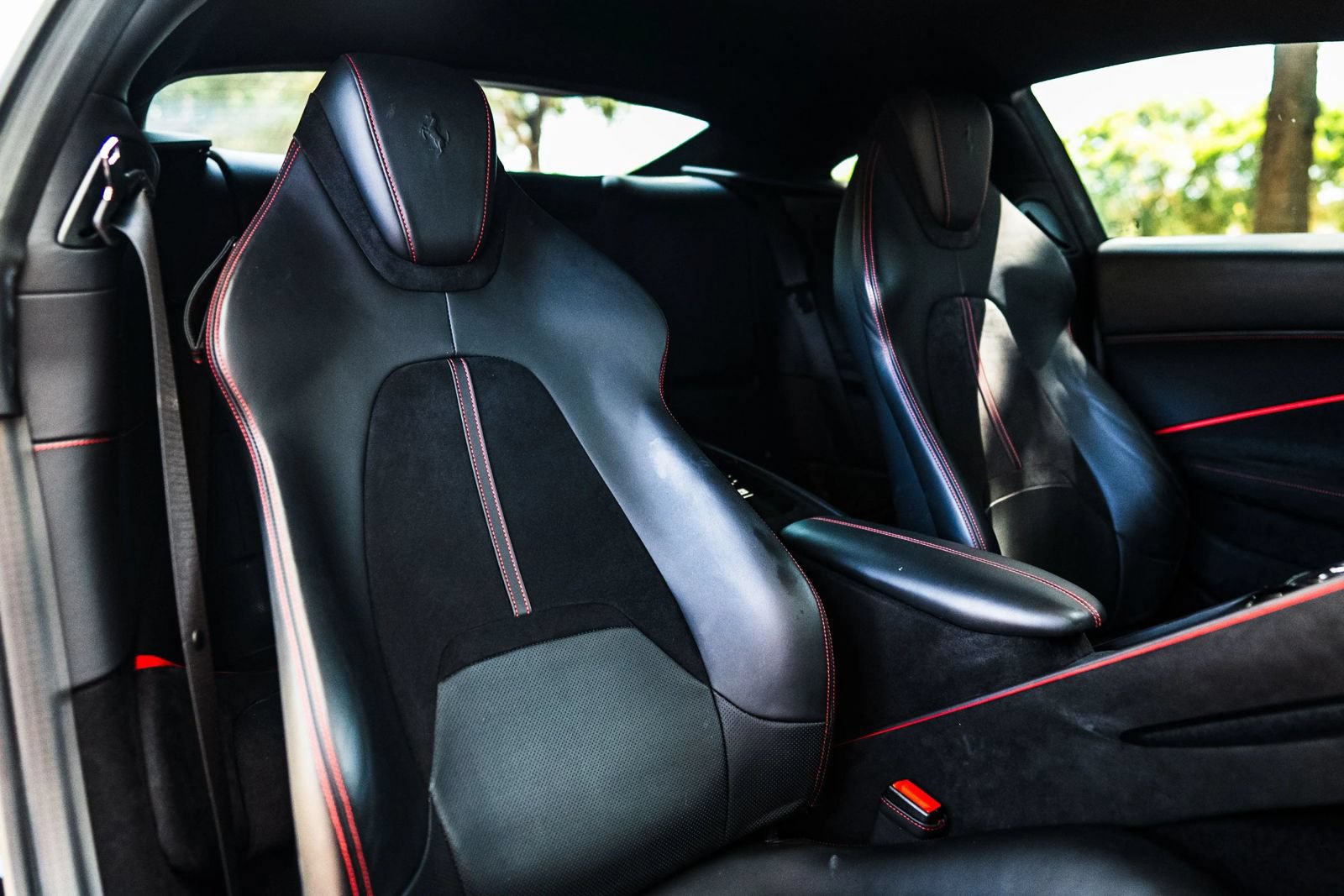 Used 2024 Ferrari Roma RWD image 15