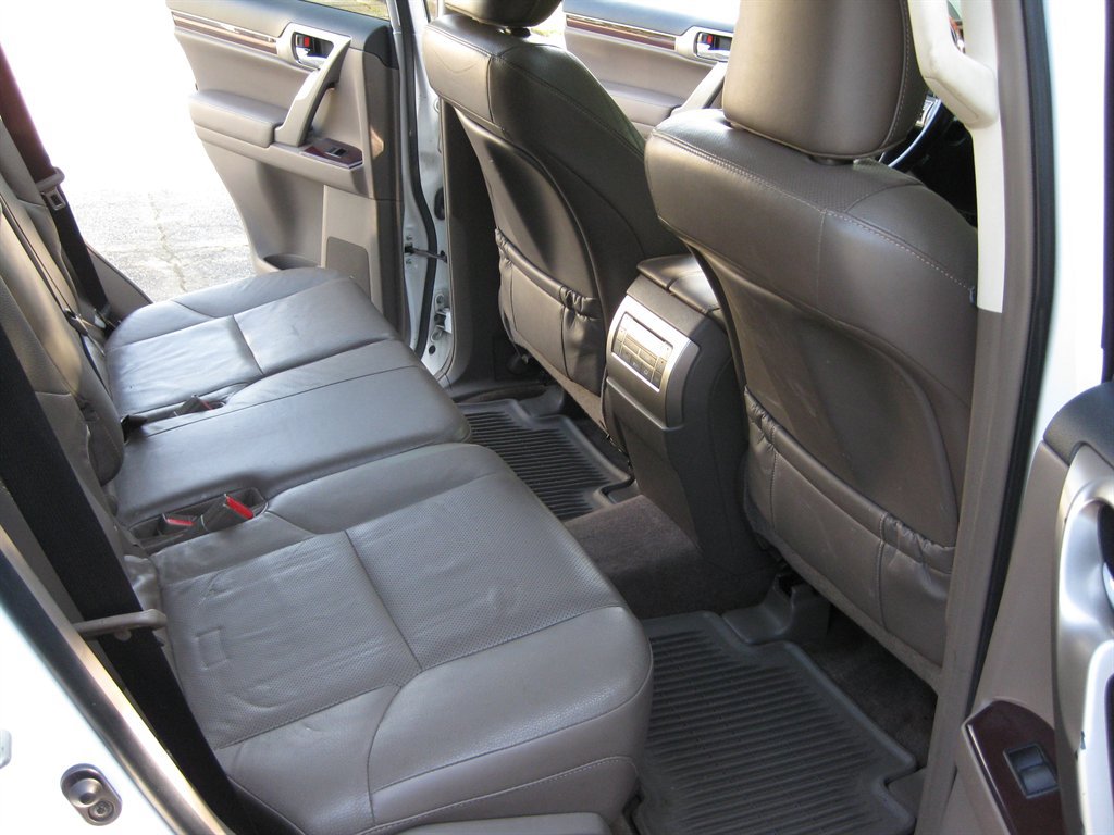 Used 2014 Lexus GX 460 w/ Premium Package AWD/4WD image 40