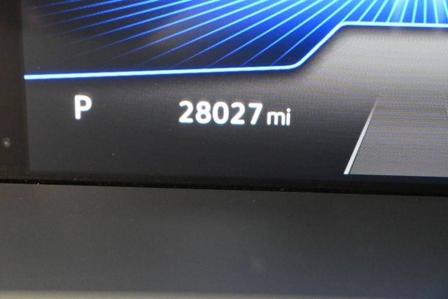 Used 2023 Volkswagen Tiguan SE w/ Panoramic Sunroof Package FWD image 19