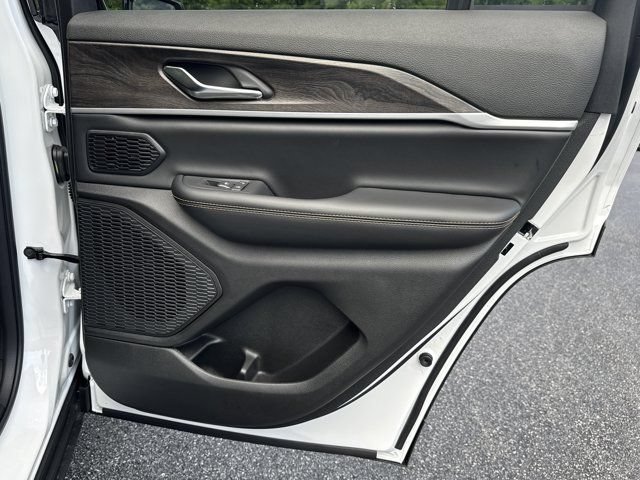 New 2026 Jeep Grand Cherokee Limited AWD/4WD image 16