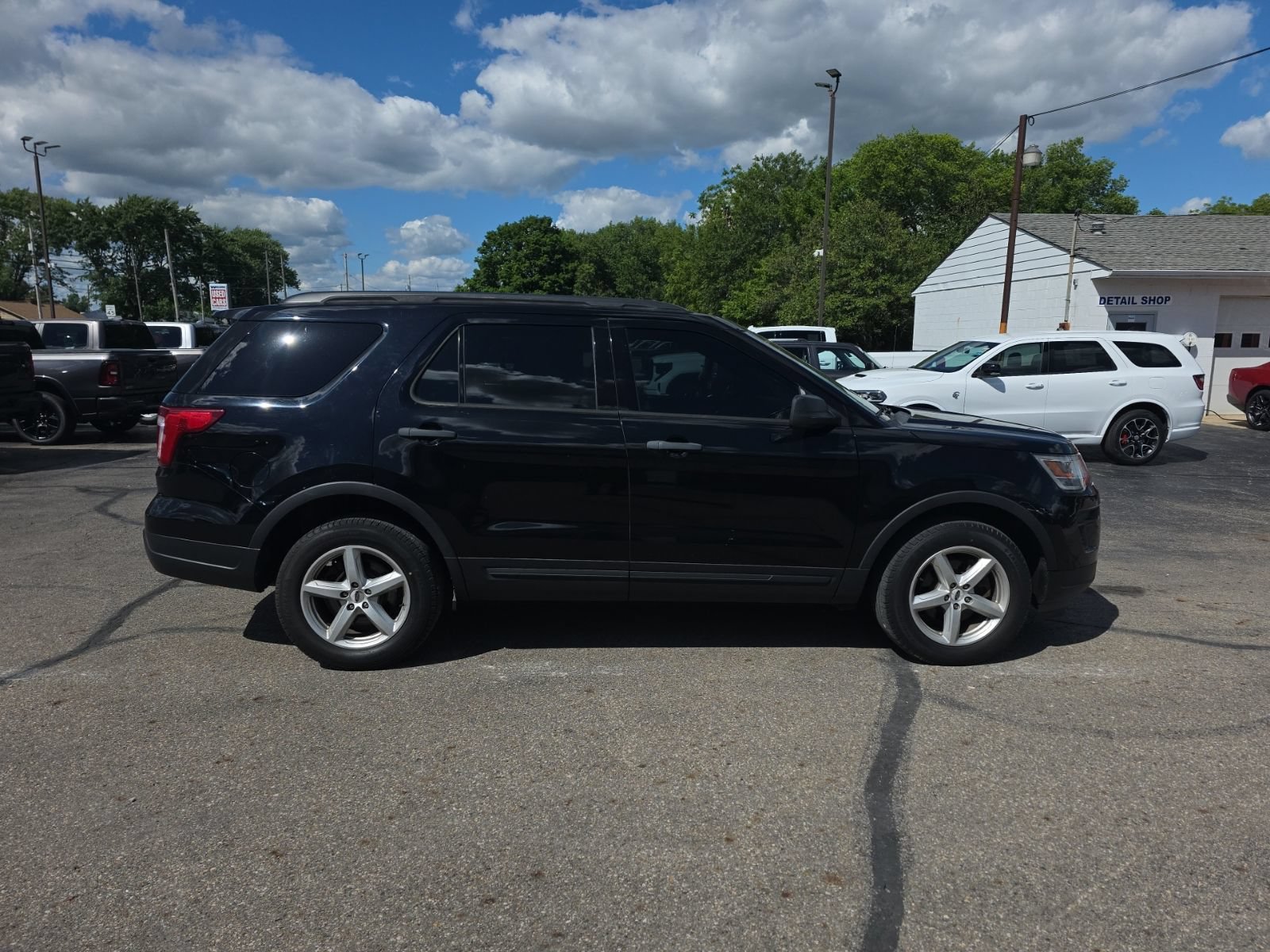 Used 2018 Ford Explorer 4WD image 2