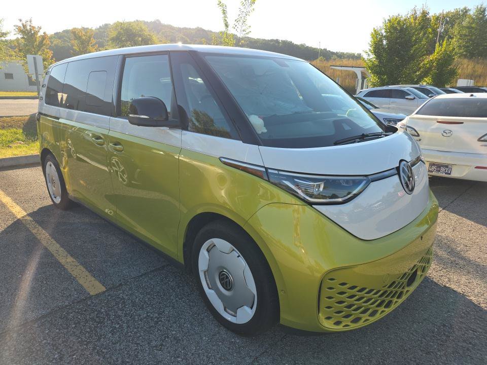 Used 2025 Volkswagen ID. Buzz 1st Edition AWD/4WD image 2