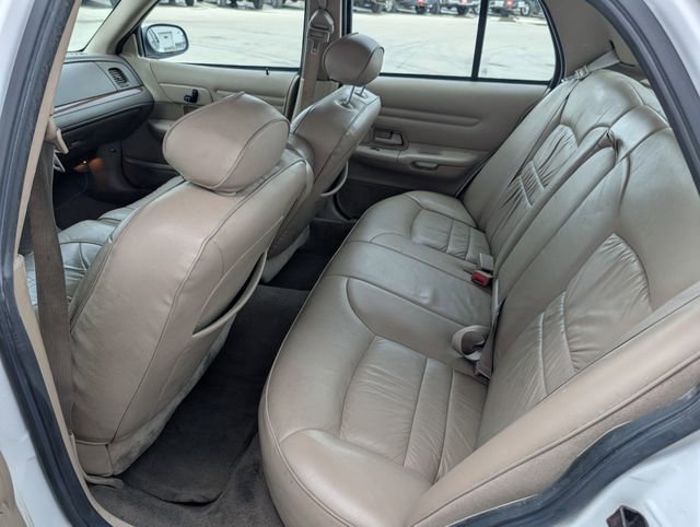 Used 2002 Ford Crown Victoria LX image 15