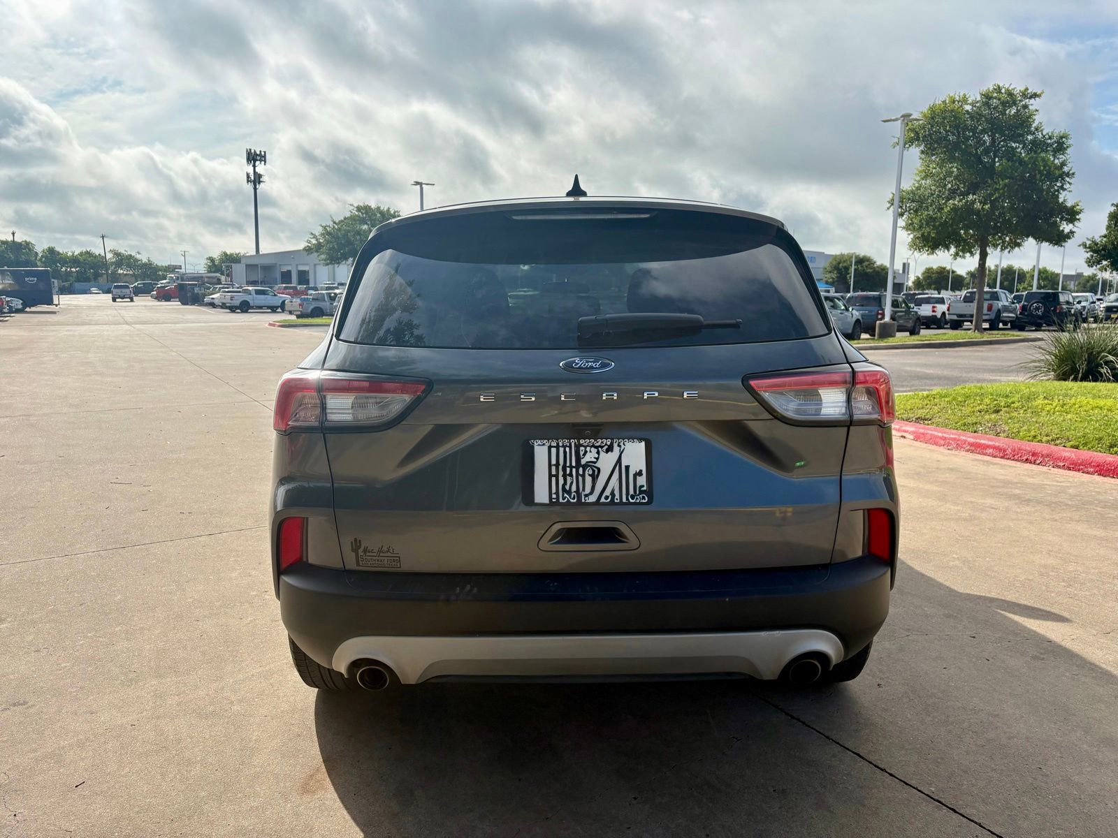 Used 2022 Ford Escape SE w/ Convenience Package FWD image 6