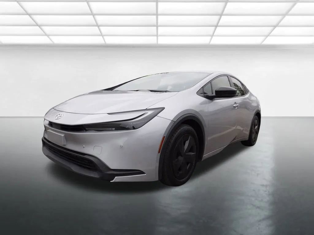 Used 2023 Toyota Prius LE image 2