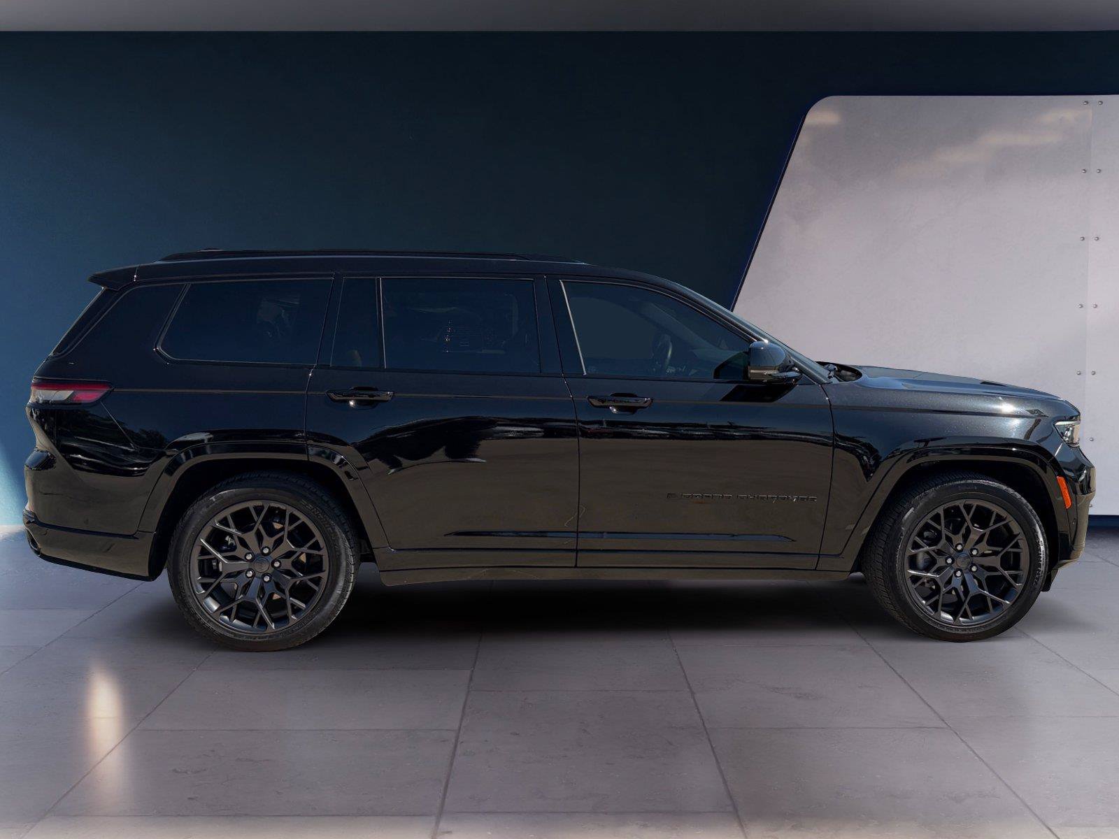Used 2025 Jeep Grand Cherokee L Summit w/ Obsidian Package AWD/4WD image 6
