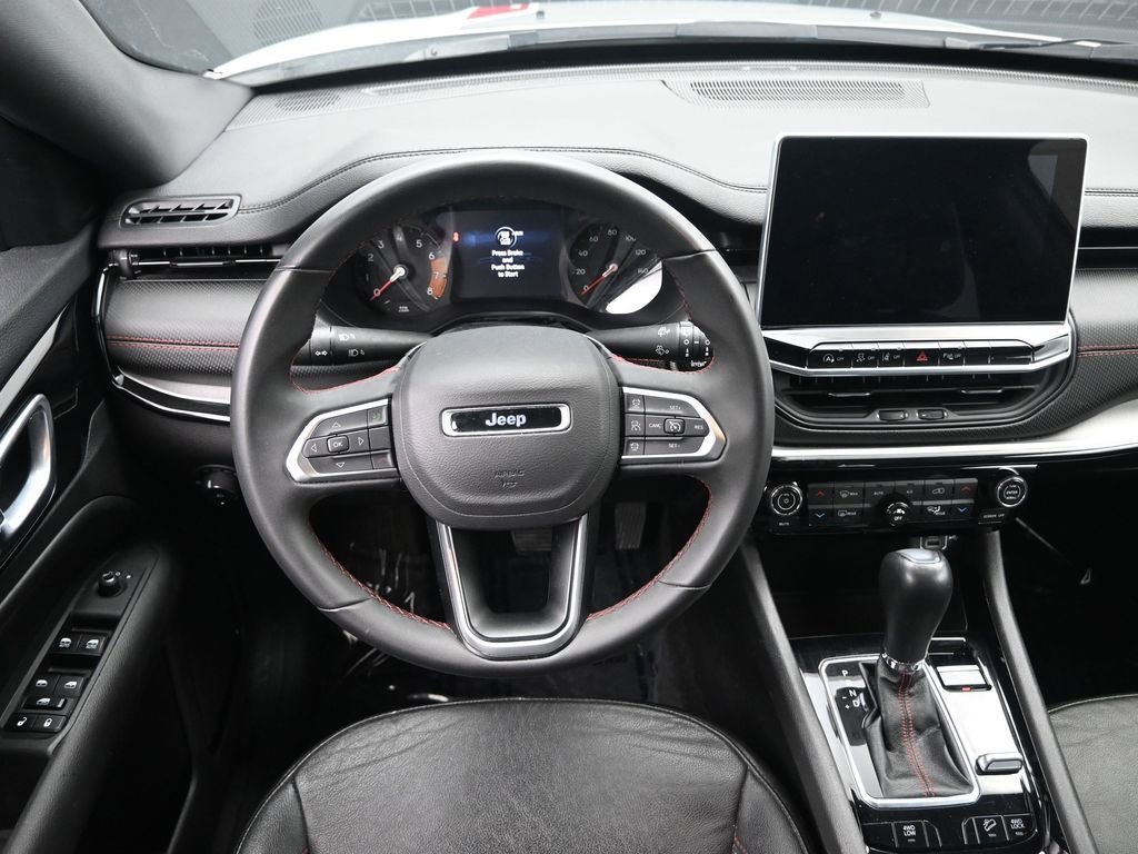 Used 2025 Jeep Compass Trailhawk image 22