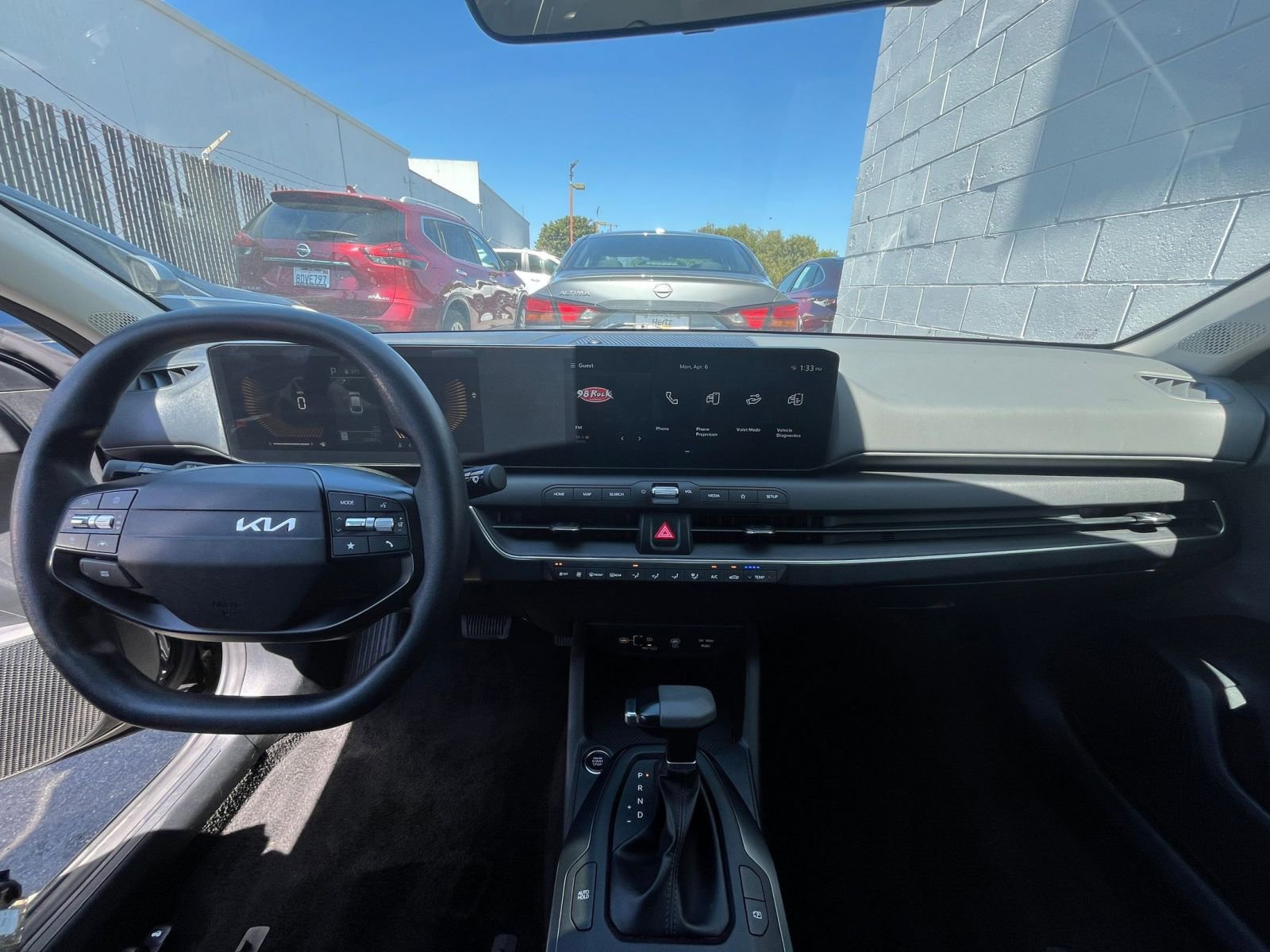 Used 2025 Kia K4 LXS image 32