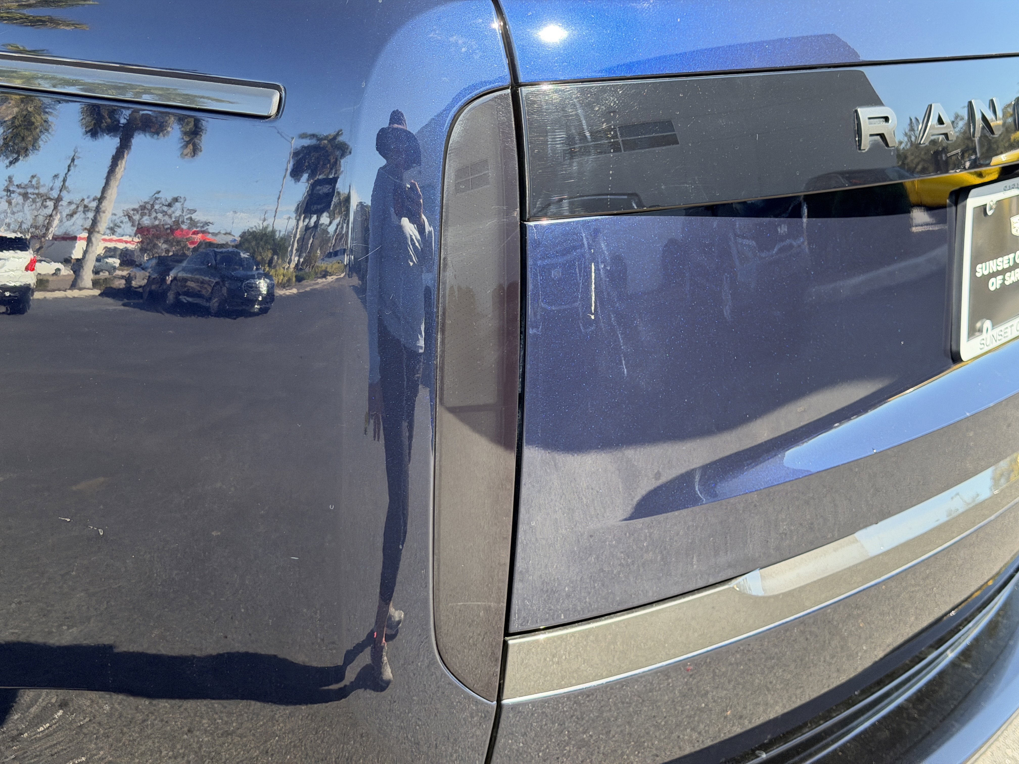 Used 2023 Land Rover Range Rover Long Wheelbase Autobiography image 9