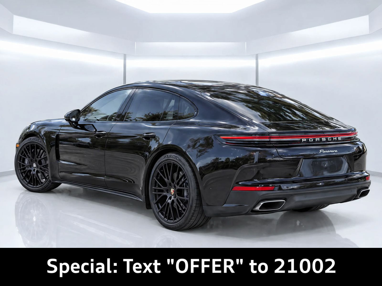 Used 2024 Porsche Panamera RWD image 3
