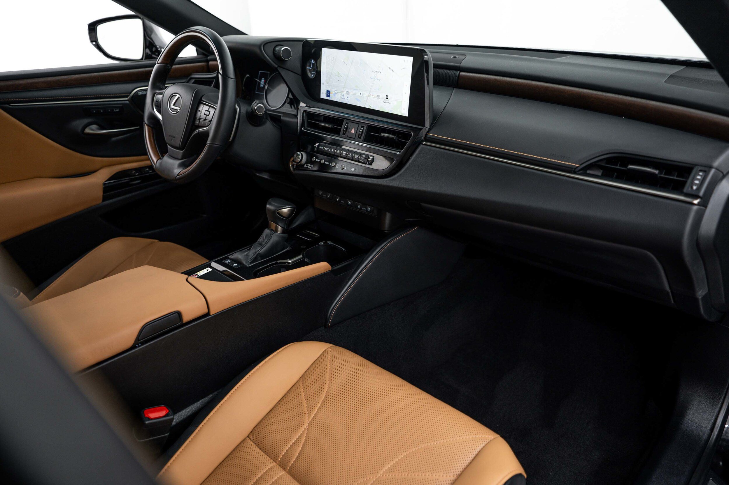 Used 2023 Lexus ES 300h Ultra Luxury w/ Accessory Package (Z2) FWD image 8