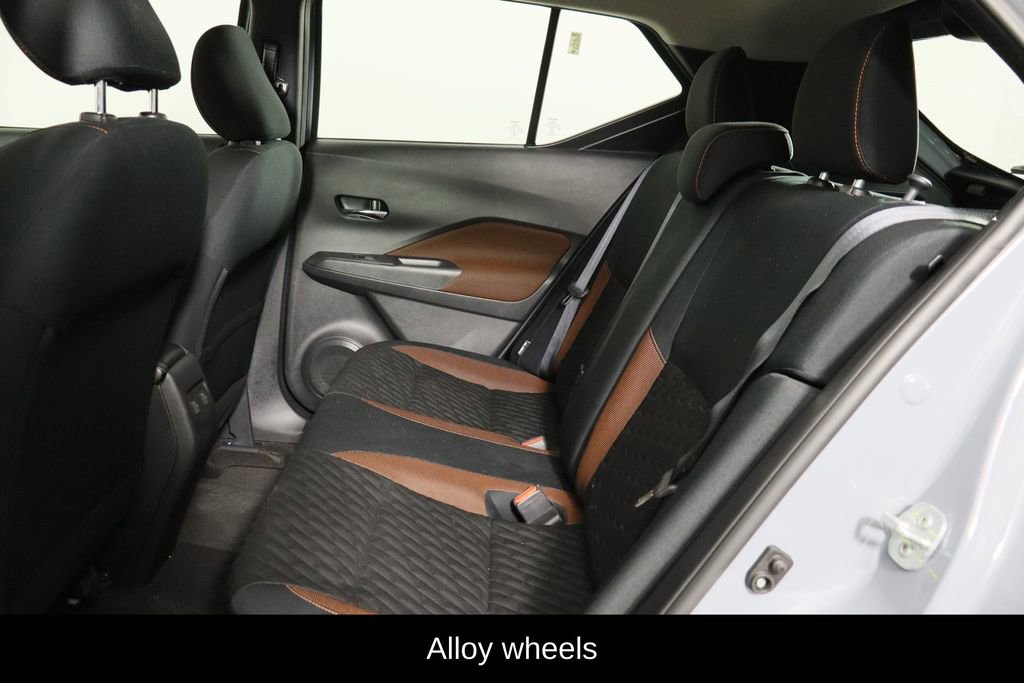 Used 2022 Nissan Kicks SR image 17