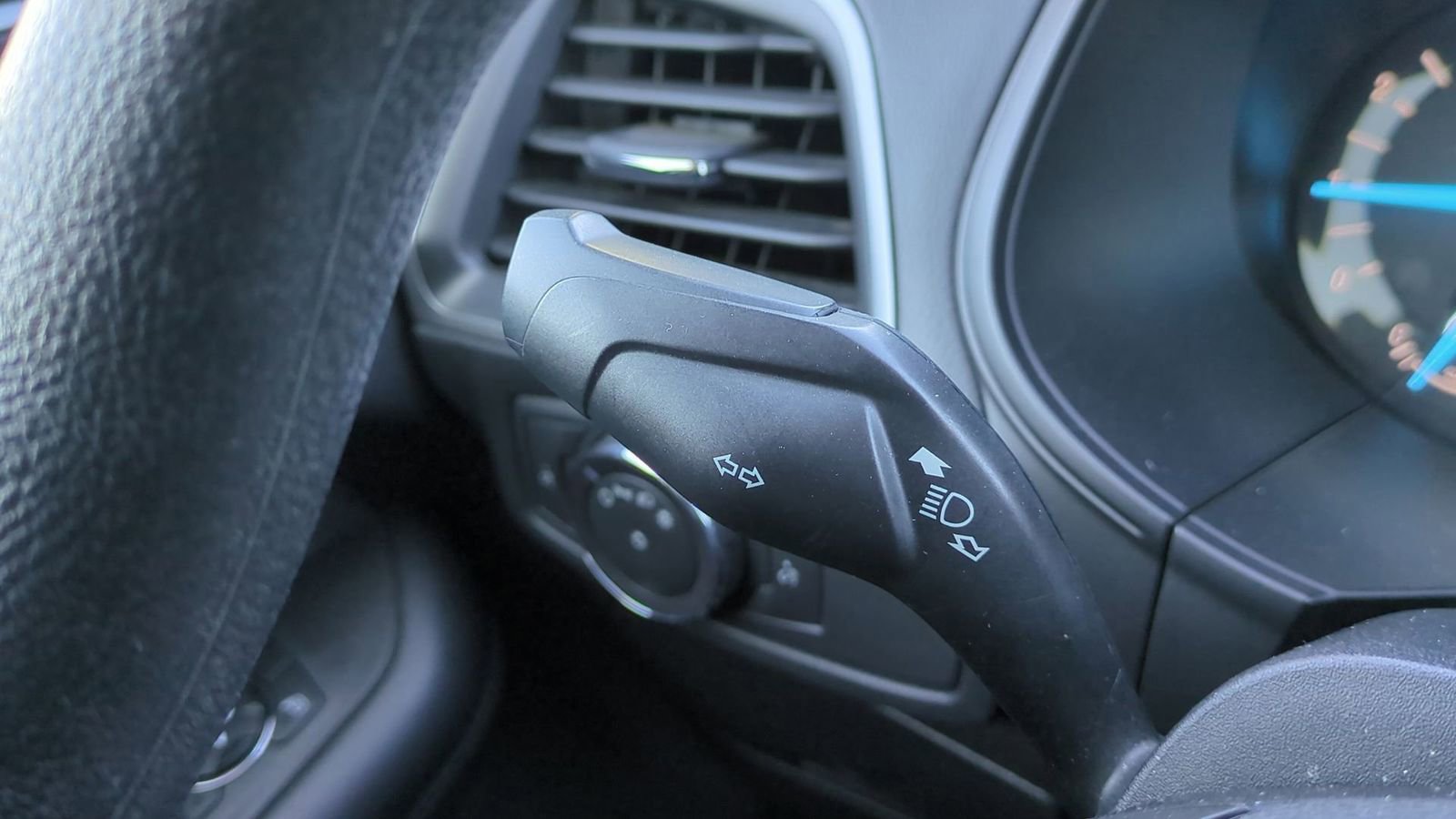 Used 2018 Ford Edge SE image 25