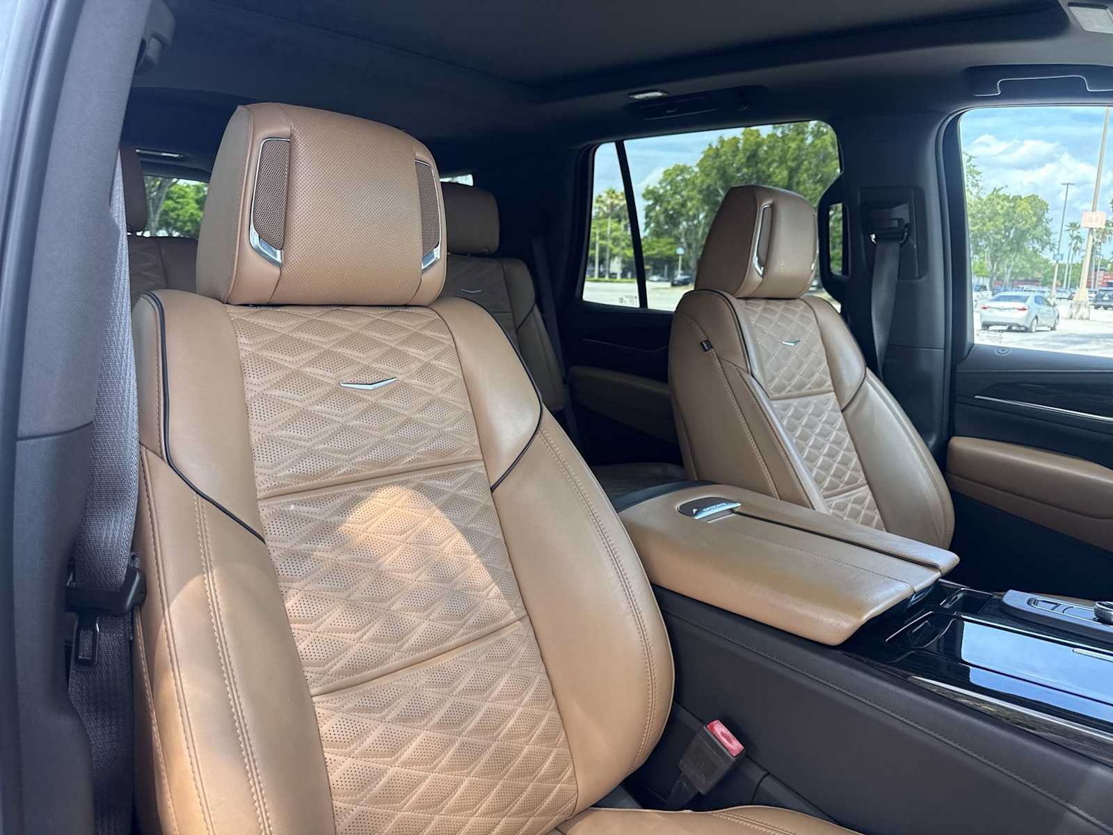 Used 2022 Cadillac Escalade Premium Luxury w/ Performance Package AWD/4WD image 27