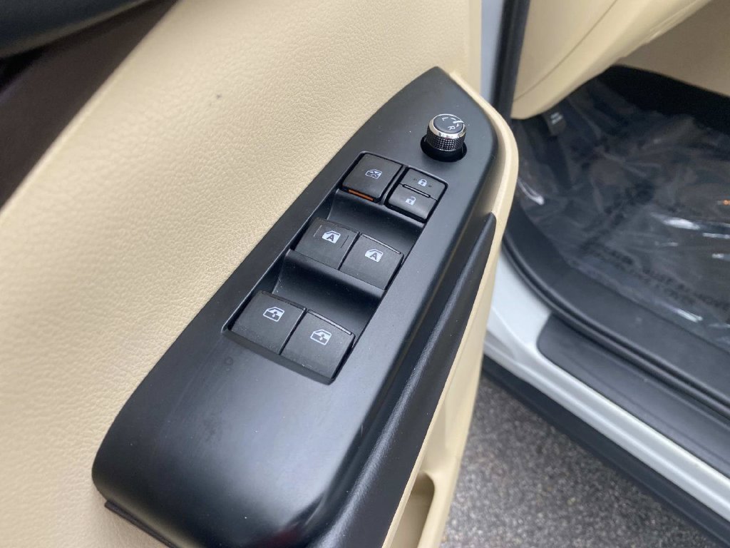 Used 2018 Toyota Highlander XLE FWD image 18
