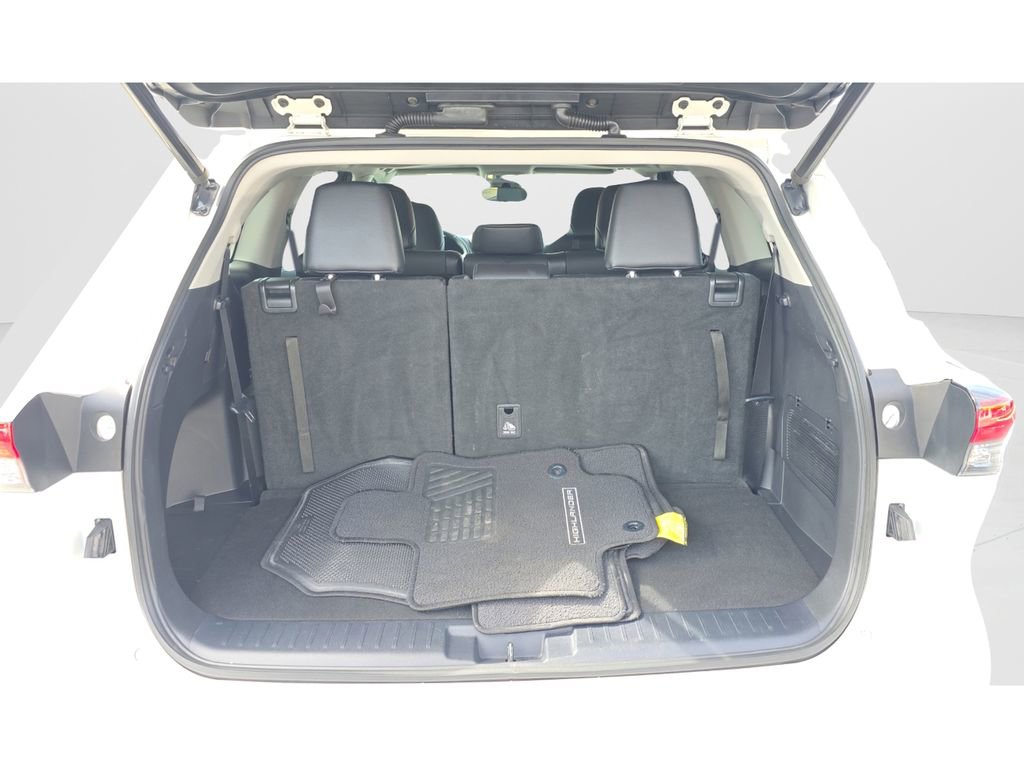 Used 2021 Toyota Highlander XLE image 12