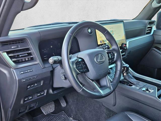 Used 2025 Lexus GX 550 w/ Accessory Package (CT) image 10