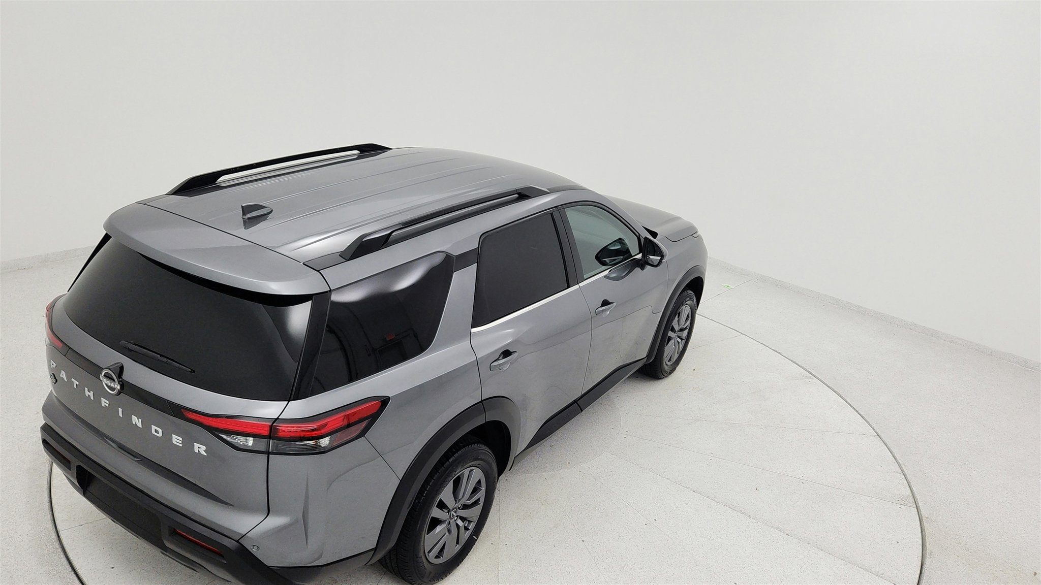 Used 2025 Nissan Pathfinder SV image 16