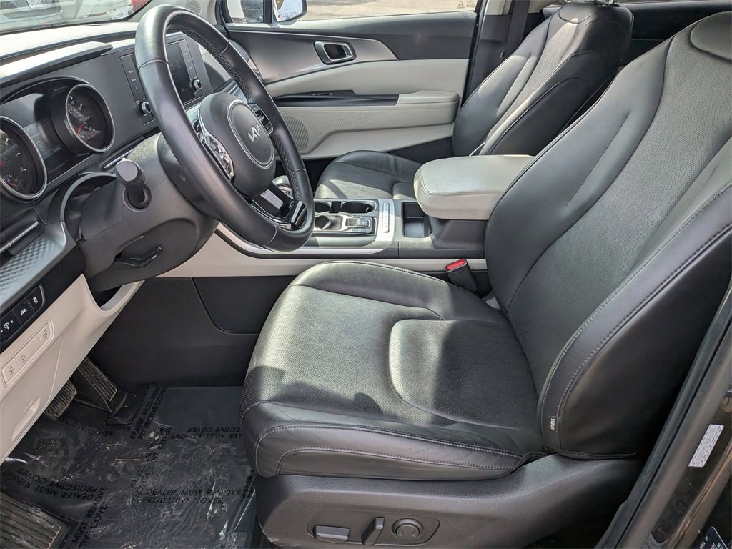 Used 2024 Kia Carnival LX image 22