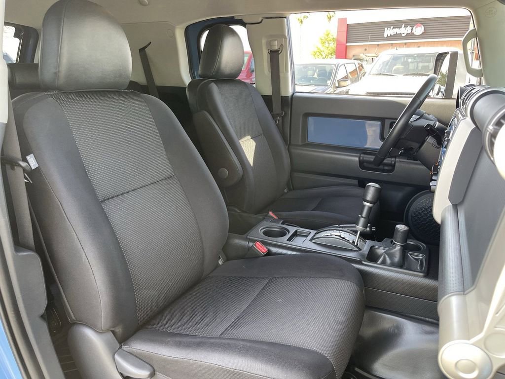 Used 2013 Toyota FJ Cruiser 4WD w/ Upgrade Pkg image 12