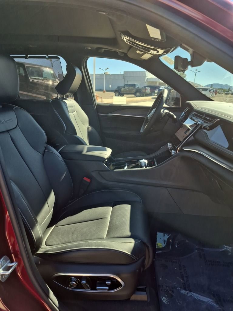 New 2024 Jeep Grand Cherokee Overland w/ Advanced Protech Group III image 29