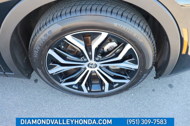 Used 2024 Toyota Crown XLE image 24